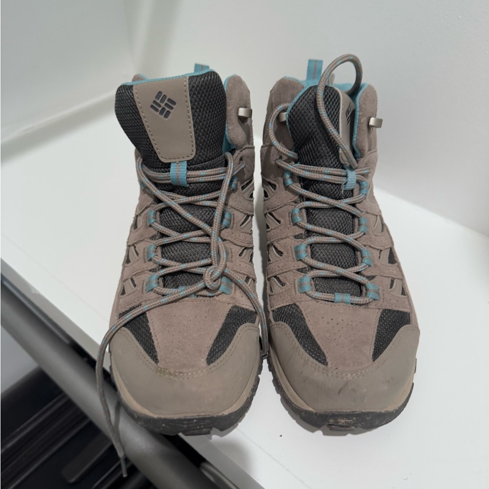 Columbia Hiking Boots - Women’s 9 Wide